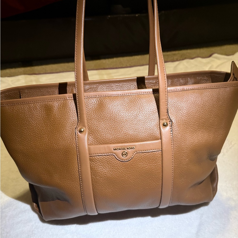 Michael Kors Tan Leather Shoulder Bag - Picture 3 of 5